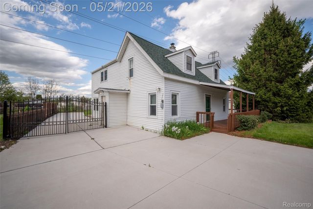 420 Wellsboro Street, Walled Lake, MI 48390