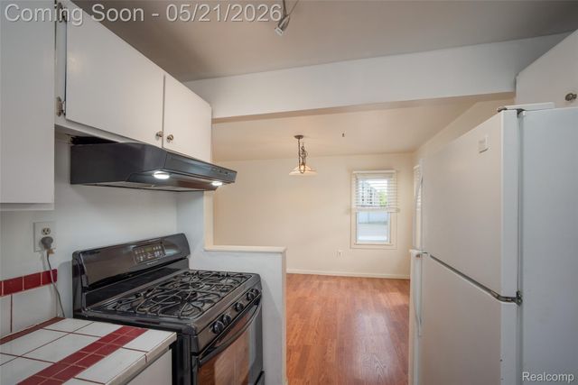 420 Wellsboro Street, Walled Lake, MI 48390
