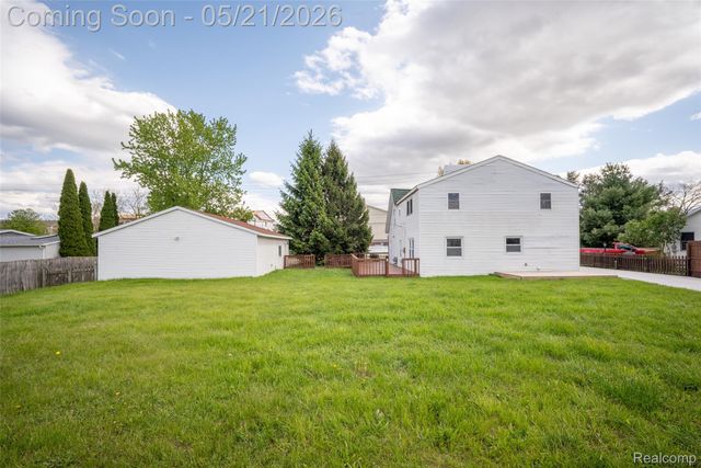 420 Wellsboro Street, Walled Lake, MI 48390