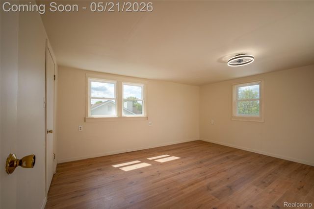 420 Wellsboro Street, Walled Lake, MI 48390