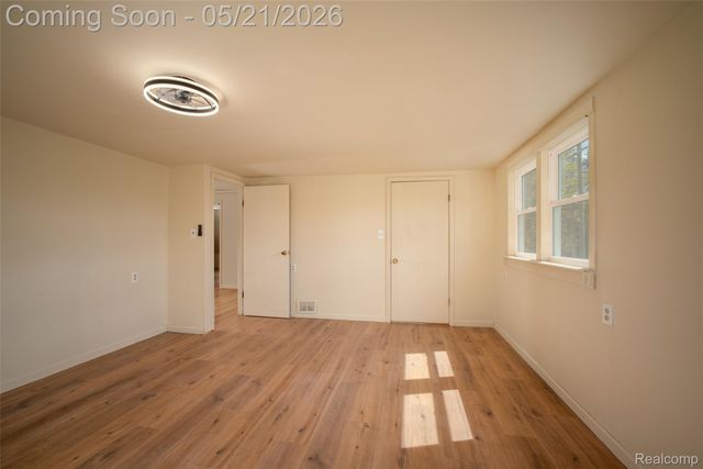420 Wellsboro Street, Walled Lake, MI 48390