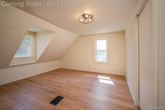 420 Wellsboro Street, Walled Lake, MI 48390
