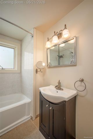 420 Wellsboro Street, Walled Lake, MI 48390