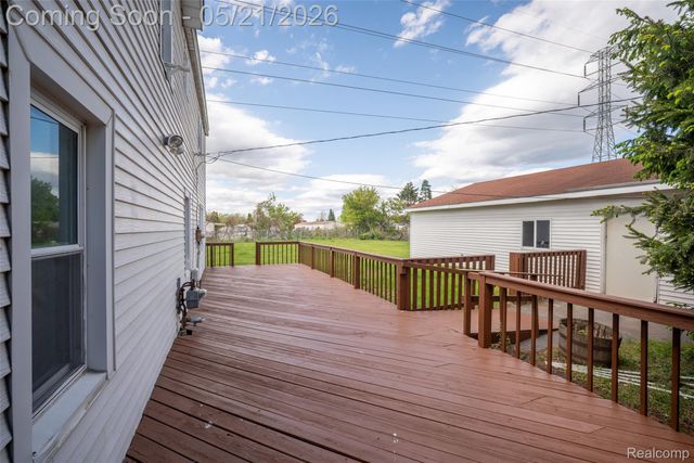 420 Wellsboro Street, Walled Lake, MI 48390
