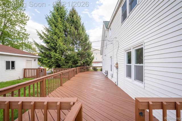 420 Wellsboro Street, Walled Lake, MI 48390