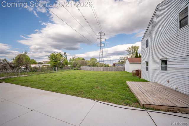 420 Wellsboro Street, Walled Lake, MI 48390