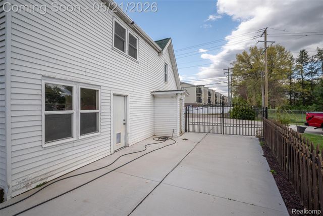 420 Wellsboro Street, Walled Lake, MI 48390