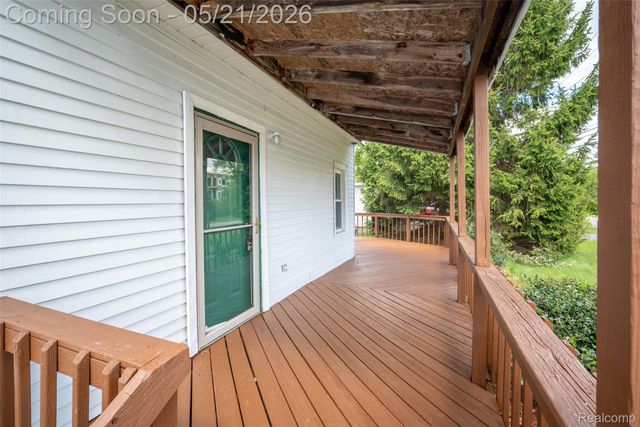 420 Wellsboro Street, Walled Lake, MI 48390