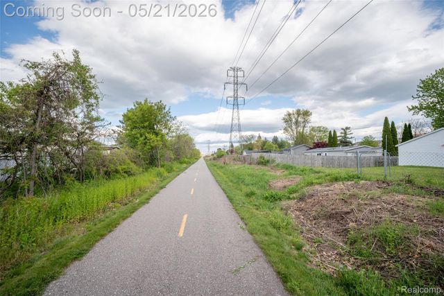 420 Wellsboro Street, Walled Lake, MI 48390