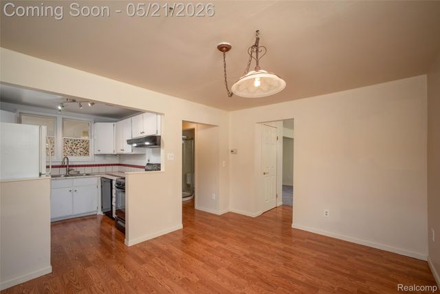 420 Wellsboro Street, Walled Lake, MI 48390