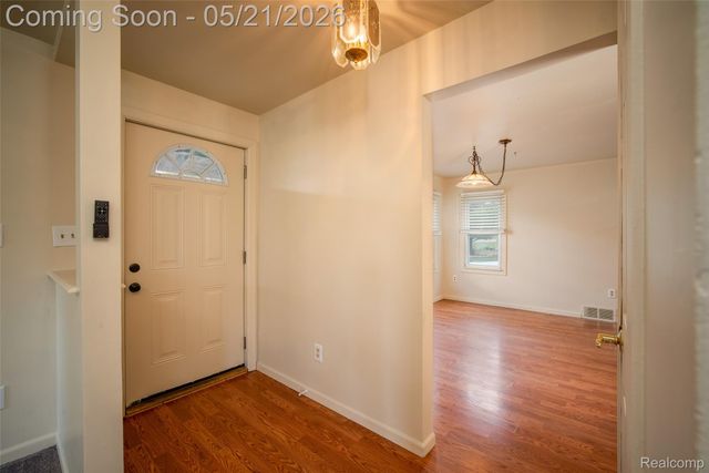 420 Wellsboro Street, Walled Lake, MI 48390