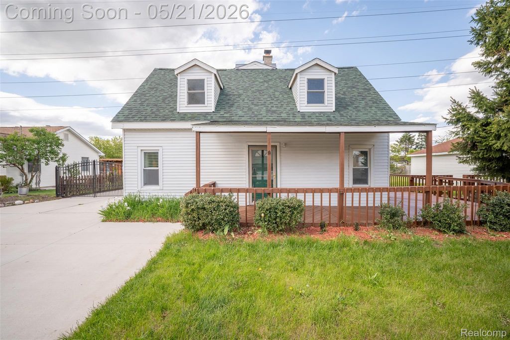 420 Wellsboro Street, Walled Lake, MI 48390