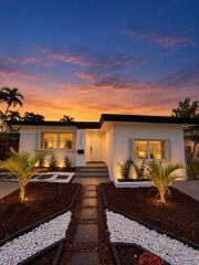 2610 Pierce Street, Hollywood, FL 33020