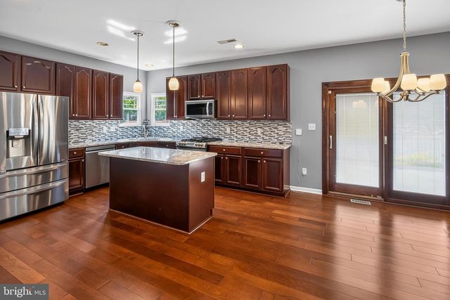 36 HILL FARM WAY, Swedesboro, NJ 08085