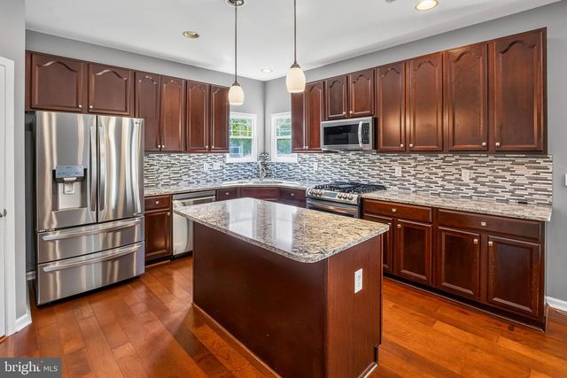 36 HILL FARM WAY, Swedesboro, NJ 08085