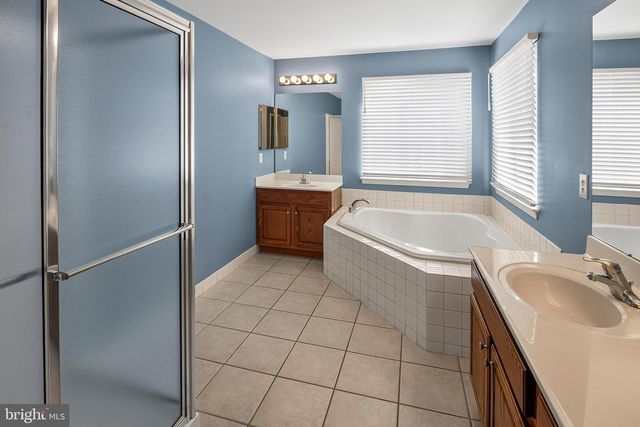 36 HILL FARM WAY, Swedesboro, NJ 08085