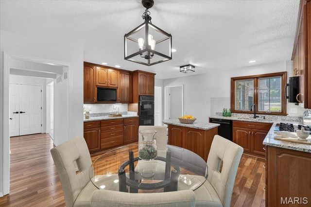 395 Royal Valley Drive, Creve Coeur, MO 63141
