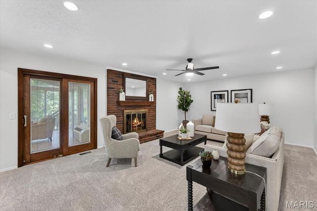 395 Royal Valley Drive, Creve Coeur, MO 63141