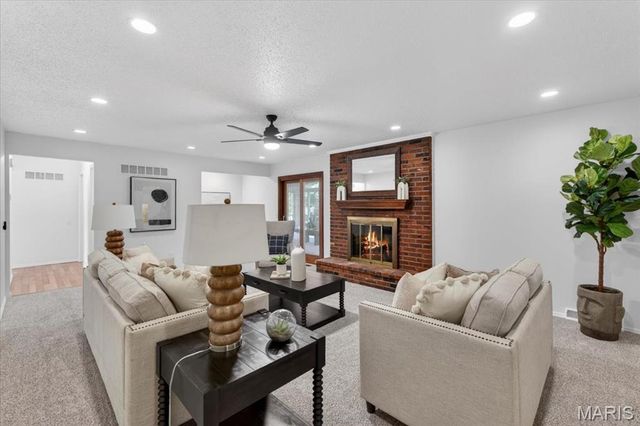 395 Royal Valley Drive, Creve Coeur, MO 63141