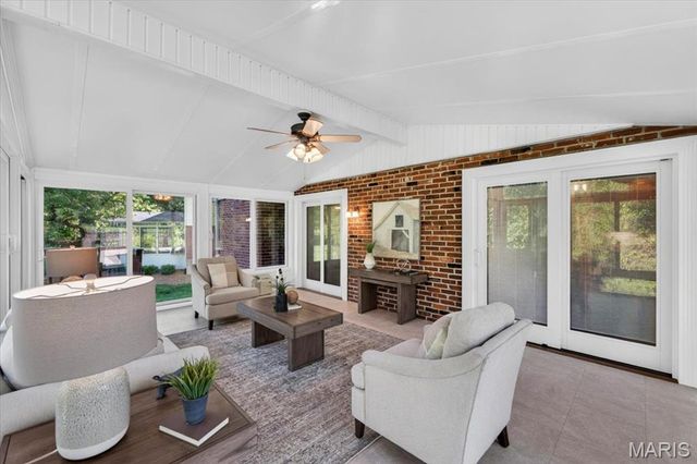 395 Royal Valley Drive, Creve Coeur, MO 63141