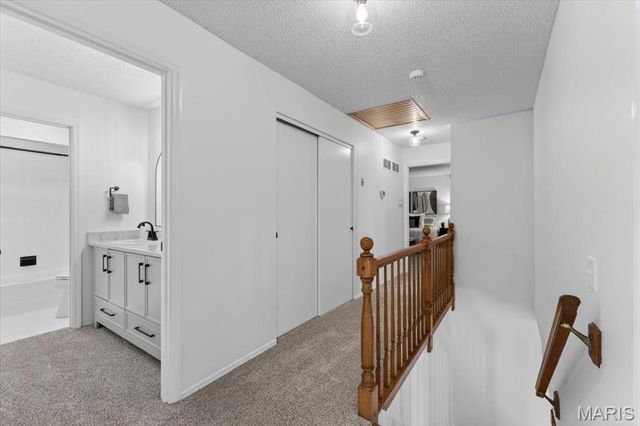 395 Royal Valley Drive, Creve Coeur, MO 63141