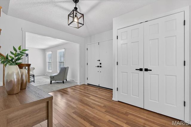 395 Royal Valley Drive, Creve Coeur, MO 63141
