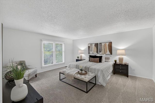 395 Royal Valley Drive, Creve Coeur, MO 63141