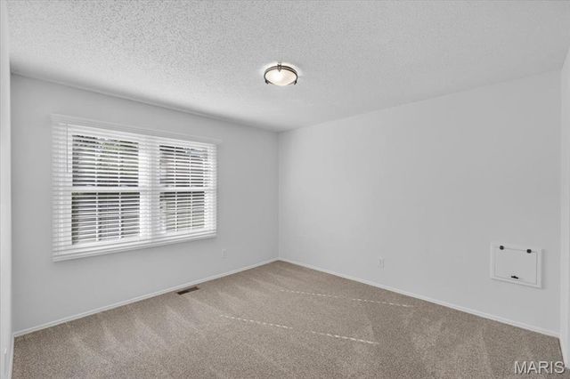 395 Royal Valley Drive, Creve Coeur, MO 63141