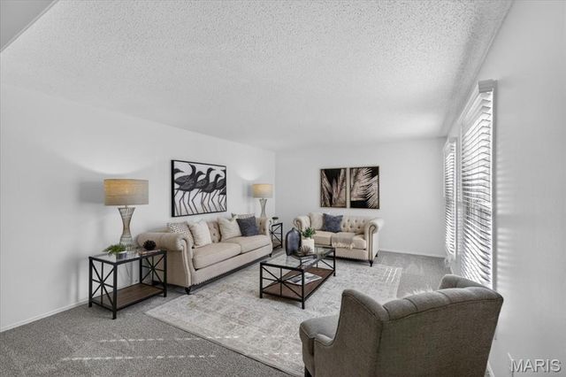 395 Royal Valley Drive, Creve Coeur, MO 63141