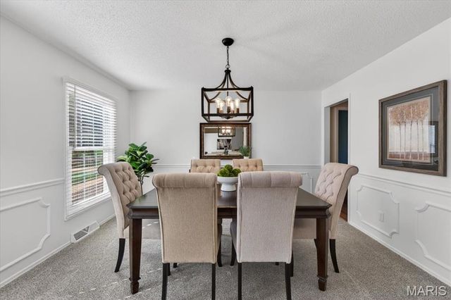 395 Royal Valley Drive, Creve Coeur, MO 63141