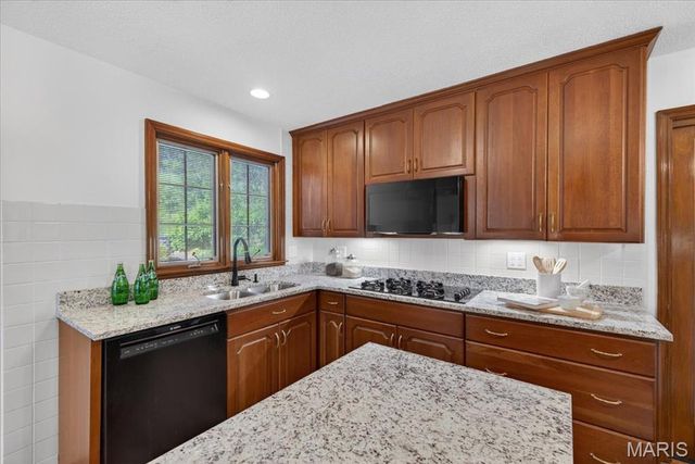 395 Royal Valley Drive, Creve Coeur, MO 63141