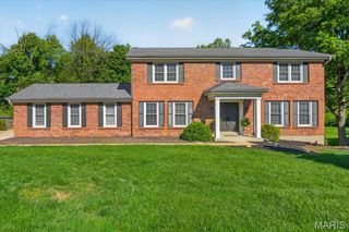395 Royal Valley Drive, Creve Coeur, MO 63141