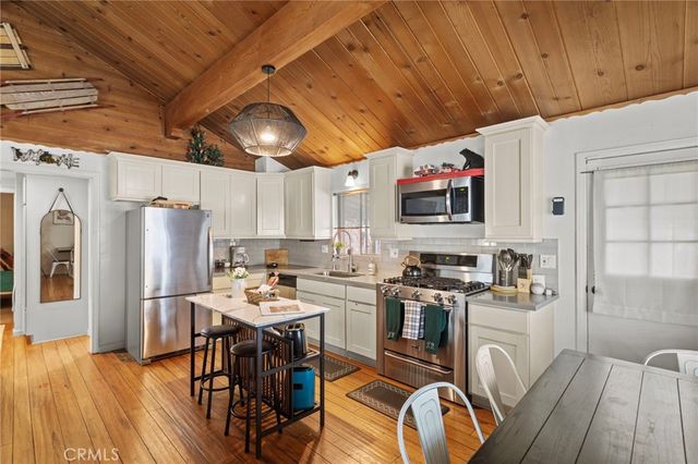 1029 W Aeroplane, Big Bear City, CA 92314