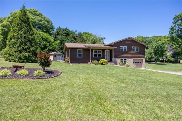211 MAYFLOWER Drive, Woodstock, GA 30188