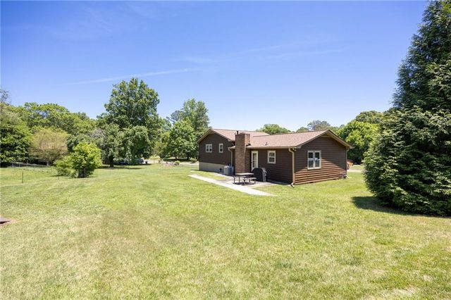 211 MAYFLOWER Drive, Woodstock, GA 30188