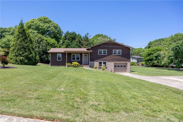 211 MAYFLOWER Drive, Woodstock, GA 30188