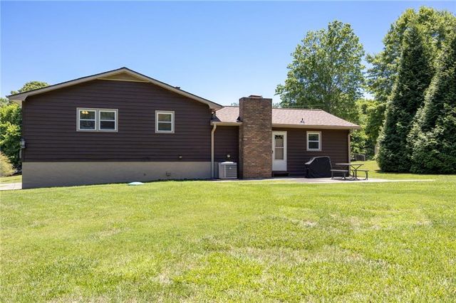 211 MAYFLOWER Drive, Woodstock, GA 30188