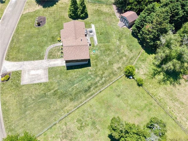 211 MAYFLOWER Drive, Woodstock, GA 30188