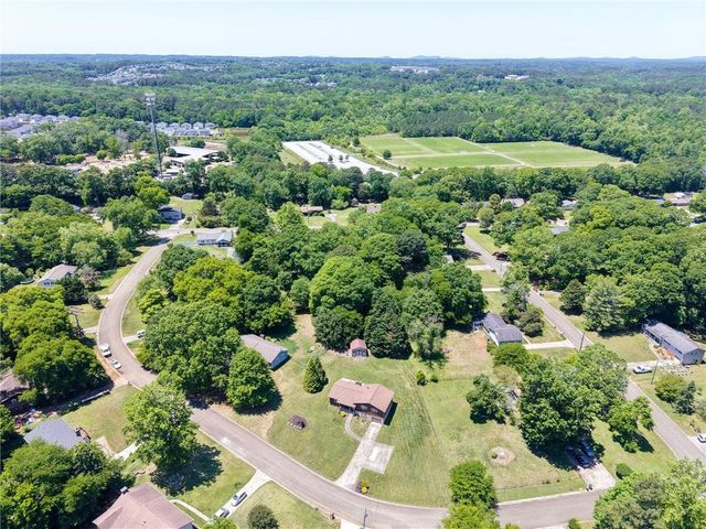 211 MAYFLOWER Drive, Woodstock, GA 30188