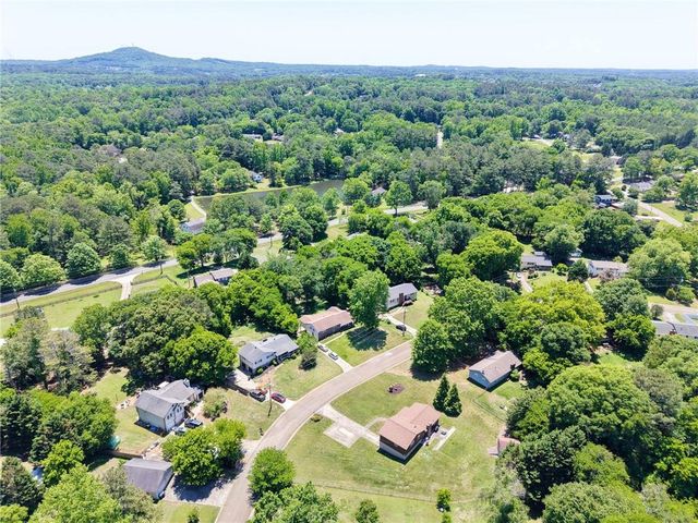211 MAYFLOWER Drive, Woodstock, GA 30188
