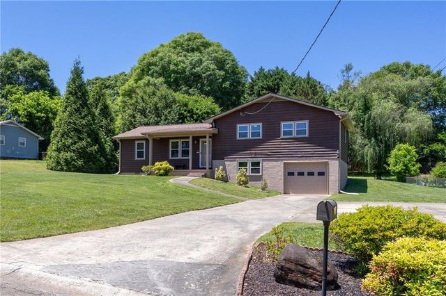 211 MAYFLOWER Drive, Woodstock, GA 30188