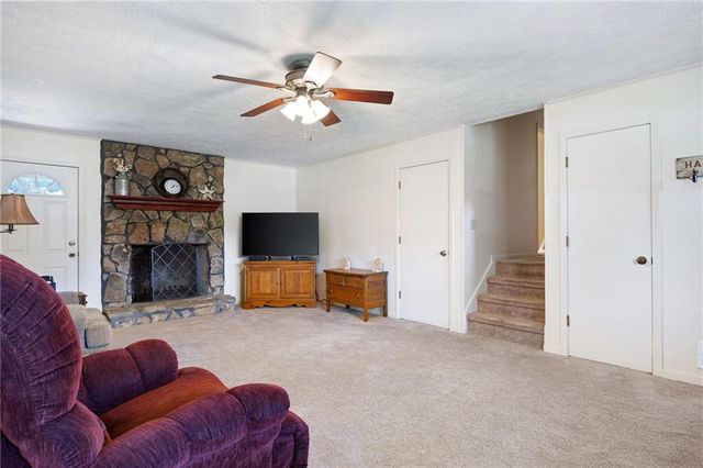 211 MAYFLOWER Drive, Woodstock, GA 30188