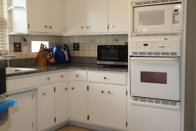 9647 S Sacramento Avenue, Evergreen Park, IL 60805