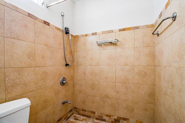 FULL POWER GENERATOR KINGS COURT 80 STREET 804, San Juan, PR 00911