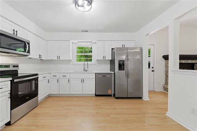 1566 Hummingbird LN, Virginia Beach, VA 23454