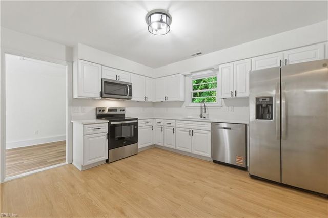 1566 Hummingbird LN, Virginia Beach, VA 23454