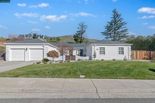 1197 Larch Ave, Moraga, CA 94556
