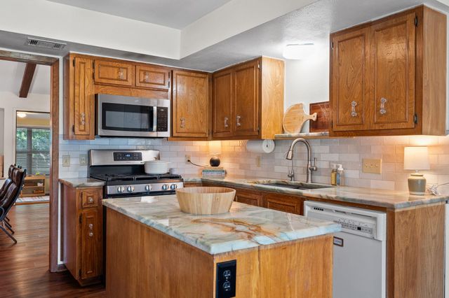 301 Tallwood DR, Georgetown, TX 78628
