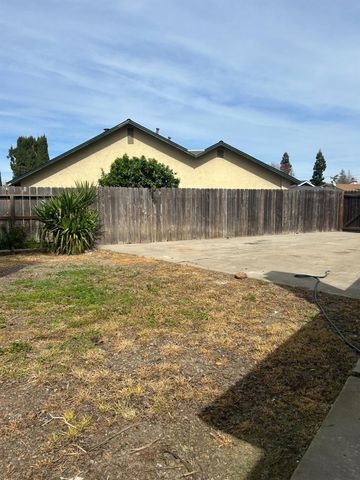 616 Carignane Ct, Lodi, CA 95240