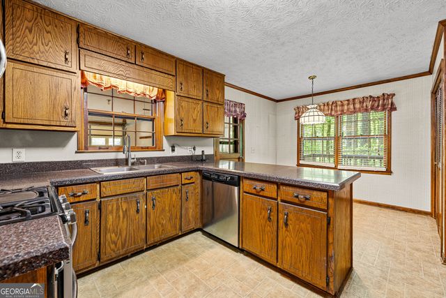 160 Kingswood Drive, Fayetteville, GA 30215
